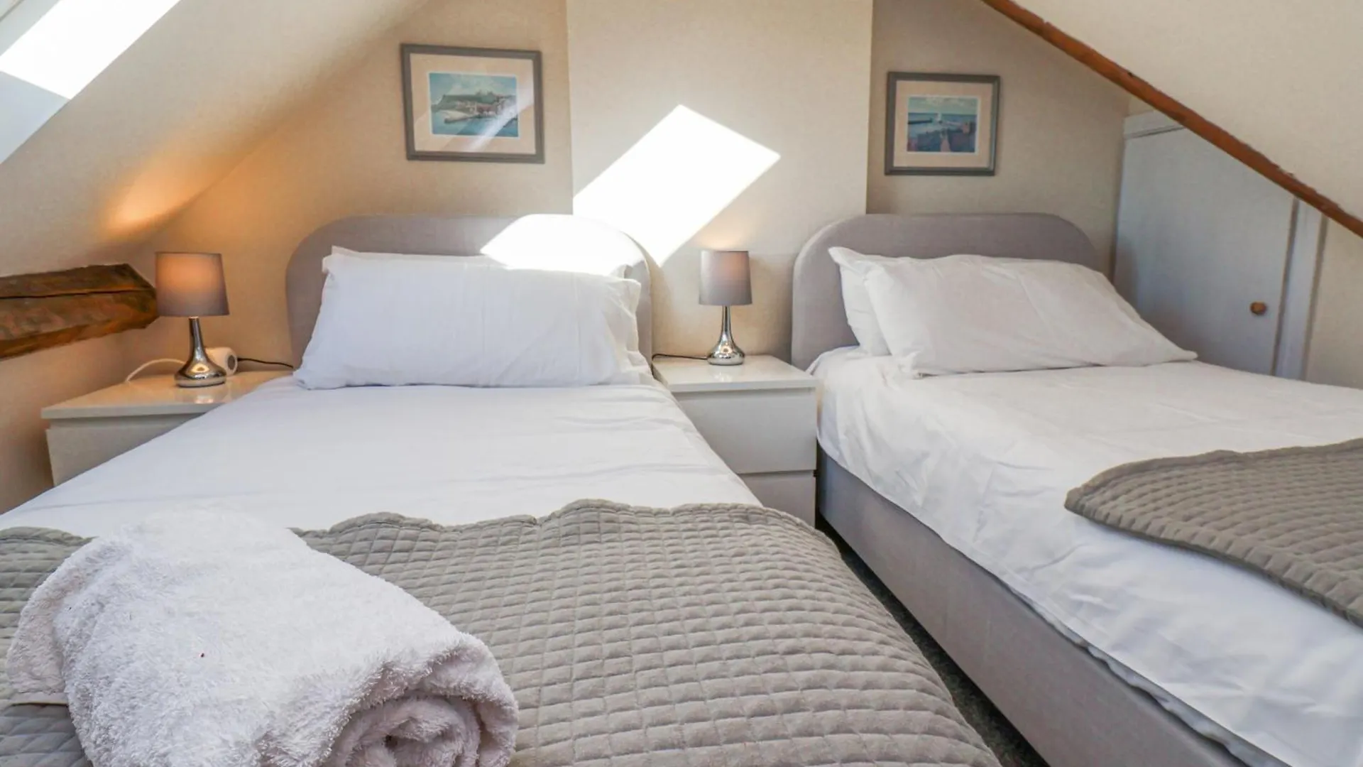 Destiny Rose Villa Whitby 0*,